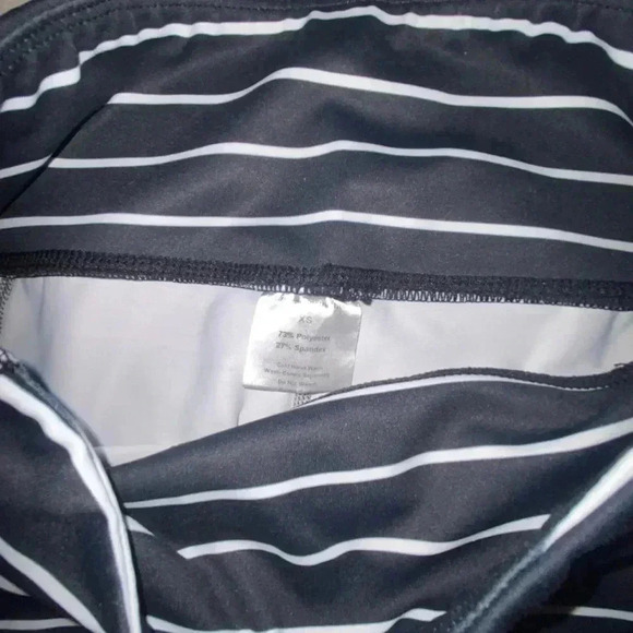 Womens Kiava 5" Striped Luxe Shorts - Picture 4 of 7